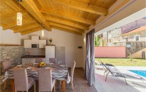 Πισίνα στο ή κοντά στο Gorgeous Home In Visnjan With Wifi