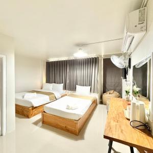 Postel nebo postele na pokoji v ubytování Yoi Hotel krabi