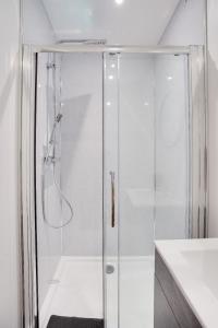 Ένα μπάνιο στο No 3 at The Rocketroom Apartments
