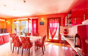 Kuchyň nebo kuchyňský kout v ubytování Holiday Home Prizba Bb