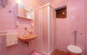 Kúpeľňa v ubytovaní Holiday Home Vinacac Bb Iii