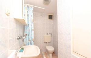 Kúpeľňa v ubytovaní Holiday Home Vinacac Bb Iii