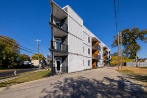 Το κτήριο όπου στεγάζεται  το διαμέρισμα