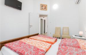 Posteľ alebo postele v izbe v ubytovaní 4 Bedroom Cozy Home In Fazana