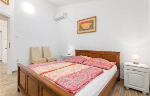 Posteľ alebo postele v izbe v ubytovaní 4 Bedroom Cozy Home In Fazana