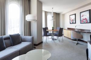 Posezení v ubytování Skopje Marriott Hotel