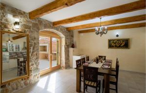 Zdjęcie z galerii obiektu 4 Bedroom Lovely Home In Garica w mieście Garica
