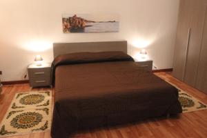 A bed or beds in a room at La Casetta
