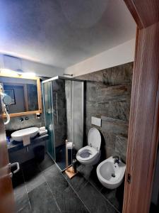 Koupelna v ubytování Hotel Ciamol