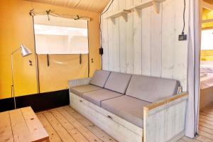 Posezení v ubytování Glamping Virton