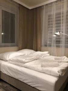 Postel nebo postele na pokoji v ubytování Sands Chrobrego Pokoje