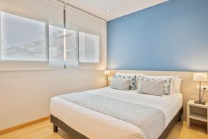 Postel nebo postele na pokoji v ubytování Lugaris Rambla Apartments