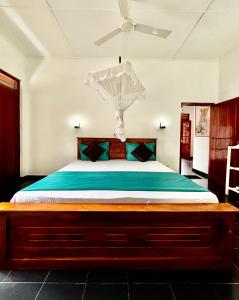 Rúm í herbergi á Mali Guest House