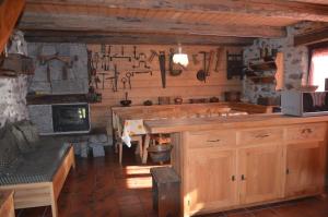 A kitchen or kitchenette at Baita Tomaselli