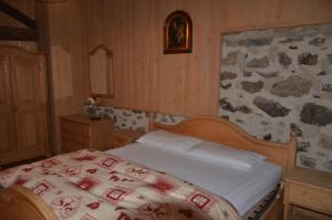 A bed or beds in a room at Baita Tomaselli