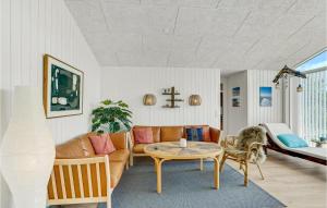 Χώρος καθιστικού στο Cozy Home In Thisted With Sauna