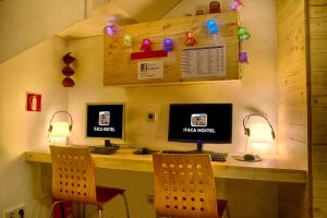 TV a/nebo společenská místnost v ubytování Itaca Hostel