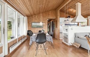 Kuchyň nebo kuchyňský kout v ubytování Holiday Home Harald Jensens Vej