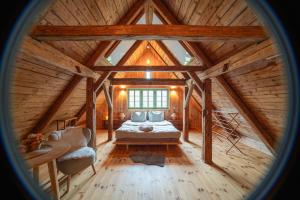 Postel nebo postele na pokoji v ubytování ENJOY Cozy HOME Hills & Forest & Views & Gardens & Sauna Whirlpool Bath