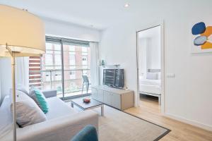 TV a/nebo společenská místnost v ubytování Lugaris Rambla Apartments