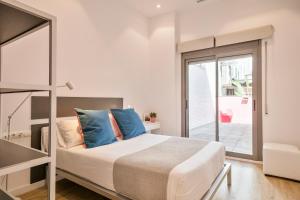 Postel nebo postele na pokoji v ubytování Lugaris Rambla Apartments