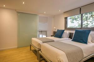 Postel nebo postele na pokoji v ubytování Lugaris Rambla Apartments