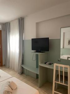 TV a/nebo společenská místnost v ubytování Fleming Center by Punta 25 Hotels Group