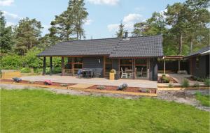 Fotografie z fotogalerie ubytování 2 Bedroom Awesome Home In Hadsund v destinaci Hadsund