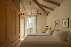 a bedroom with two beds and a window at Casa Do Gaiteiro in Melide +98 photos
