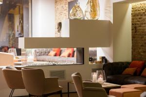 A seating area at Hotel Well and Come Barcelona