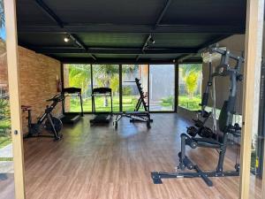 Fitness centrum a/nebo fitness zařízení v ubytování Villa Naluri - Studio A001 no paraíso Japaratinga!