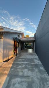 an empty driveway of a house with a building at Pátio Musical Fortaleza in Foz do Iguaçu +76 photos