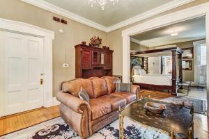 Gallery image of 17 E Jones Street Parlor in Savannah