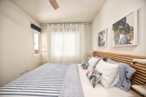 En eller flere senge i et værelse på Casa El Puerto by Huskalia + 17 billeder