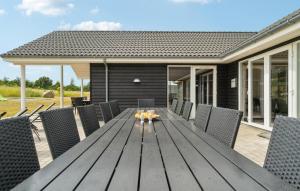 Patio nebo venkovní prostory v ubytování Gorgeous Home In Grenaa With Sauna