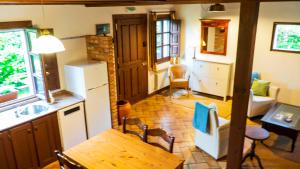 Η κουζίνα ή μικρή κουζίνα στο Casa del Sur El Collau +10 φωτογραφίες