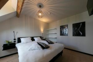 Una cama o camas en una habitación de 't Convent