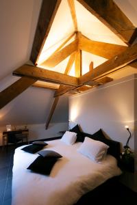 Una cama o camas en una habitación de 't Convent