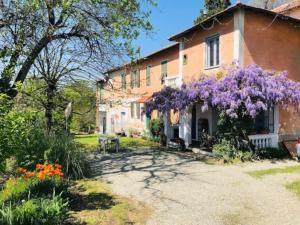 Κήπος έξω από το Cascina Baracico, stanza della pace