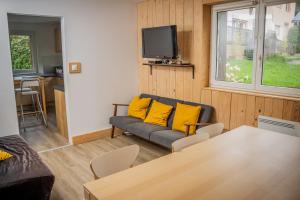 TV a/nebo společenská místnost v ubytování Maison familiale 3 chambres au calme dans la nature