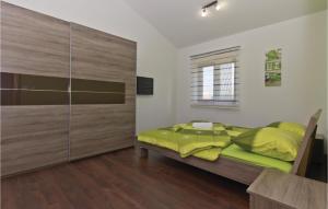 Postel nebo postele na pokoji v ubytování Pet Friendly Home In Sveti Kirin