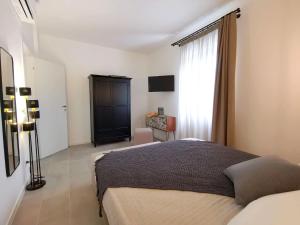 Postel nebo postele na pokoji v ubytování Apartments In Villa Selva, Locorotondo, Puglia + 32 fotografií