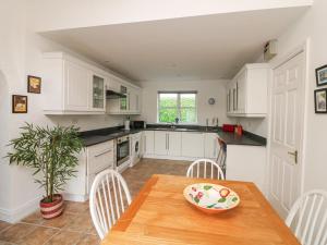 Kuchyň nebo kuchyňský kout v ubytování Bayside Cottage