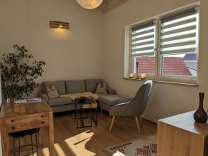 a living room with a couch and a table at Ferienwohnung Sonnenschein für bis 4 Personen in Bechhofen