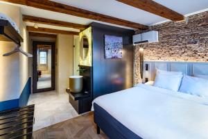 Postel nebo postele na pokoji v ubytování Mister Highland Hotel