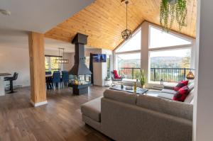 Khu vực ghế ngồi tại Chalet Isatis - SPA - Access to the Lake