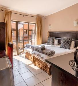 Ένα ή περισσότερα κρεβάτια σε δωμάτιο στο Easy overnight in Bloemfontein
