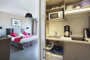 Postel nebo postele na pokoji v ubytování Appart'hôtel Odalys City - Marseille Prado