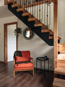 Χώρος καθιστικού στο Le Lac Apaisant - Rustic Haven by the Water