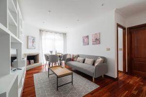 a living room with a couch and a table at Suite Deluxe By Princesa con Parking in Vigo